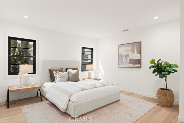 Building Photo - 158 S Formosa Ave