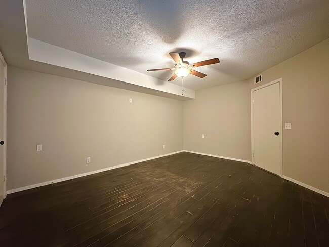 Building Photo - 4 Bedroom/ 2.5 Bathroom Home in Tanglewood...