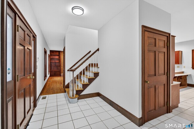 Building Photo - 82 Limewood Ave