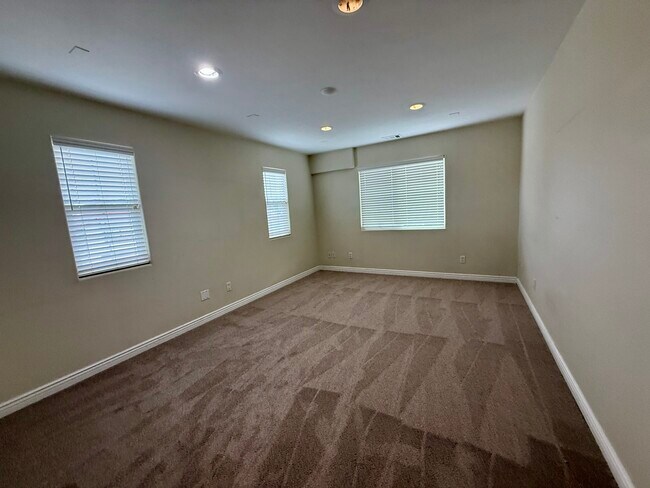 Building Photo - 12665 Sundance Ave