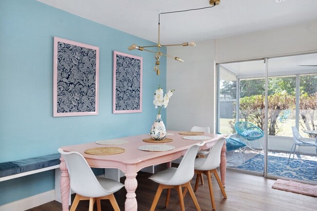 Building Photo - Furnished Chic Monthly Rental Home in Bradenton, FL VACA or Short Term