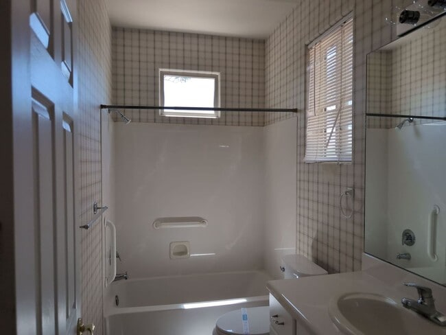 Building Photo - 2132 N Canyon Greens Cir