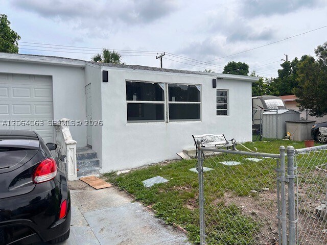 Building Photo - 1071 NE 160th St