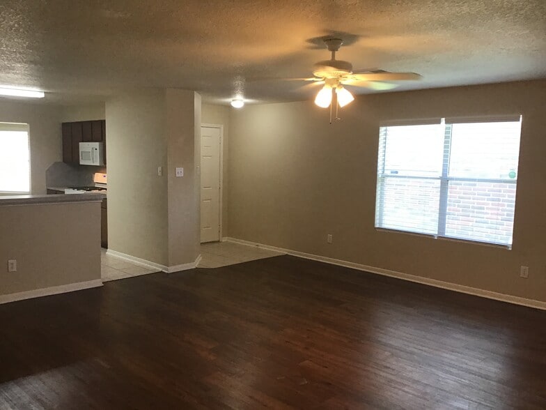 Building Photo - 5602 Darby Square Trl