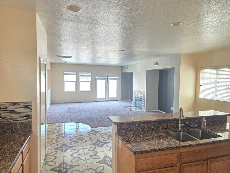 Building Photo - 1482 Peppermint Dr