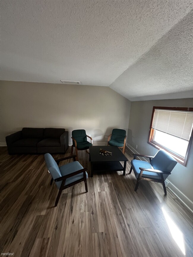 Primary Photo - 2 br, 1 bath Triplex - 101 North Berrien S...