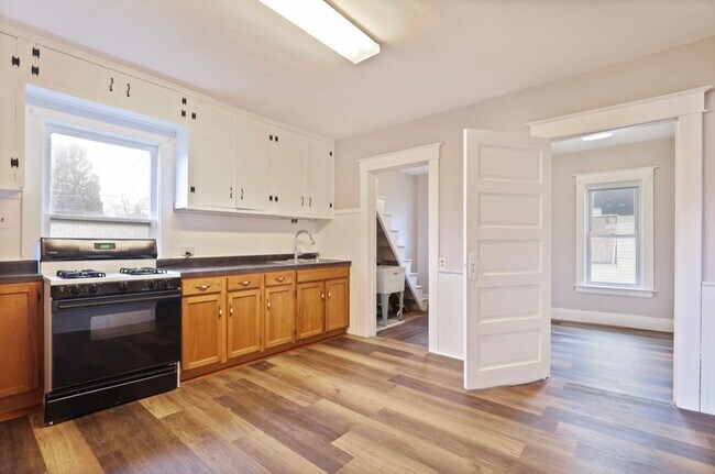 Building Photo - Charming 3-Bedroom Home on Saginaw’s East Side