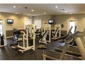 Building Photo - RIVERVIEW: 2 bed/1 bath, 3rd floor Condo