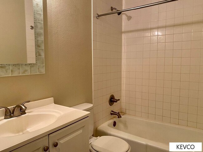 Building Photo - Three Bedroom House Near CSU Vet School