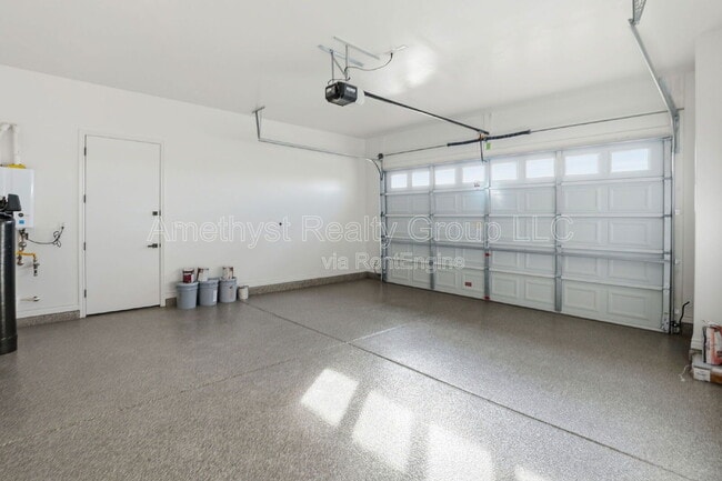 Building Photo - 15660 W Pershing St