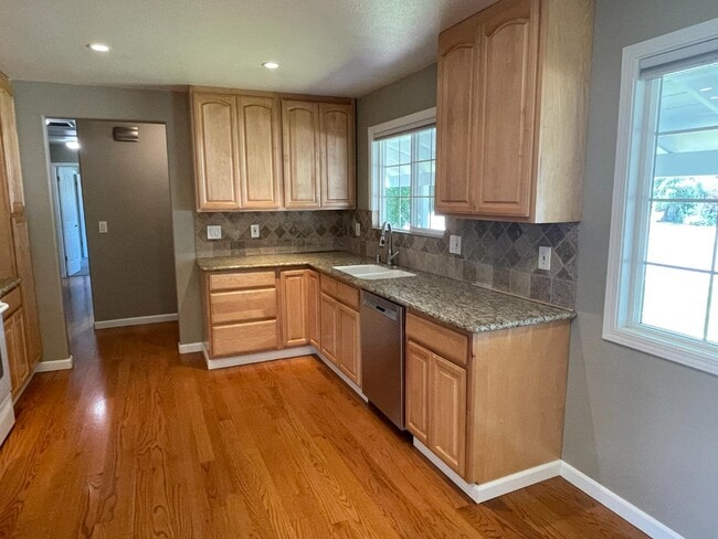 Building Photo - 1570 Camille Ct