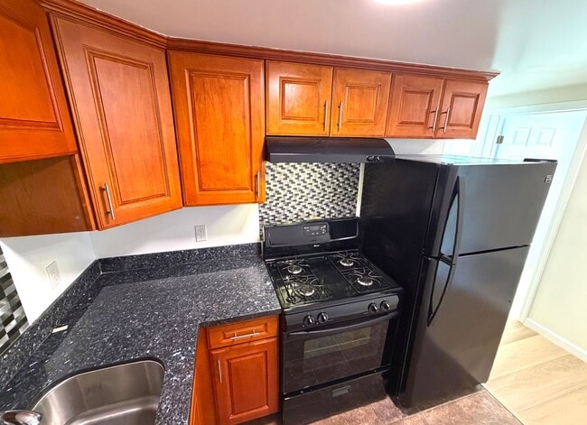 Building Photo - 860 Olive Ave