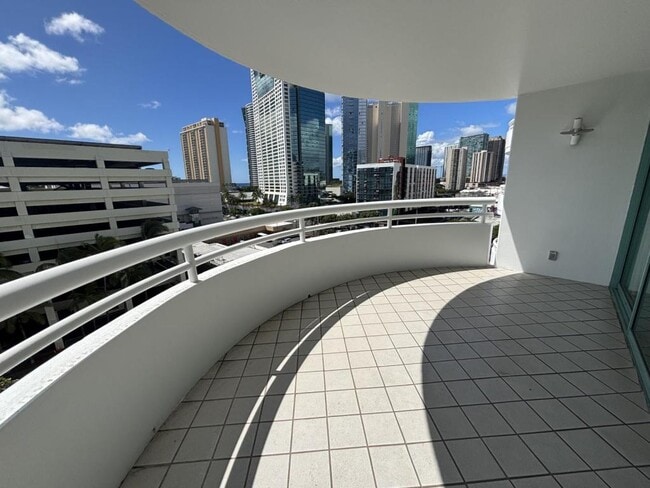 Building Photo - 1341 Kapiolani Blvd