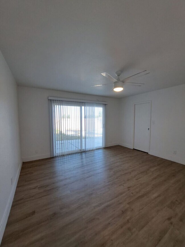 Building Photo - Beautiful 6-Bedroom Home with Pool & Outdo...