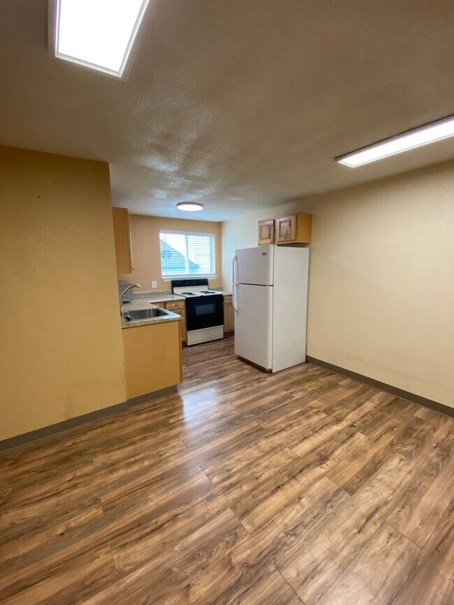 Building Photo - Adorable studio with large garage and work...