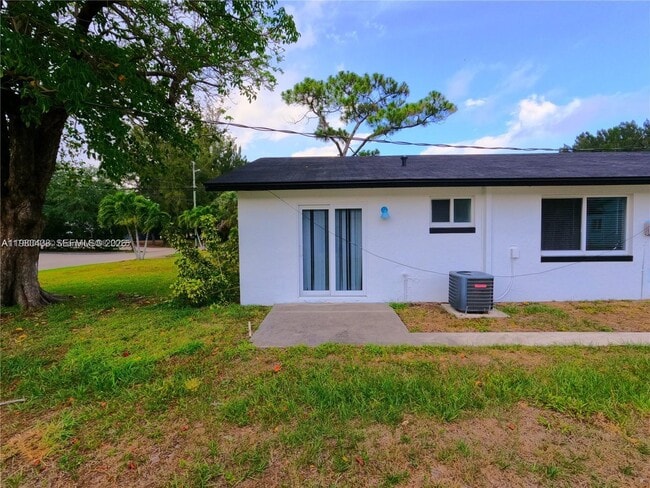 Building Photo - 4946 Serafica Dr