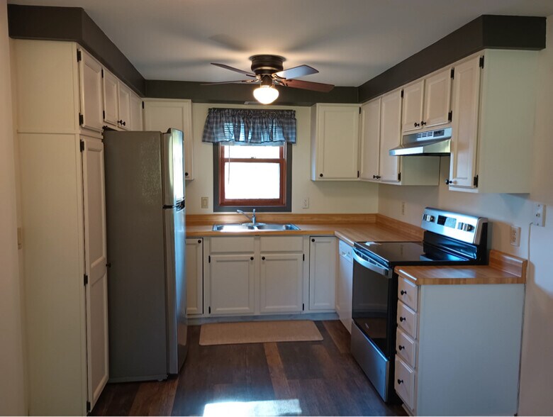 Building Photo - 1583 Highland Park Dr