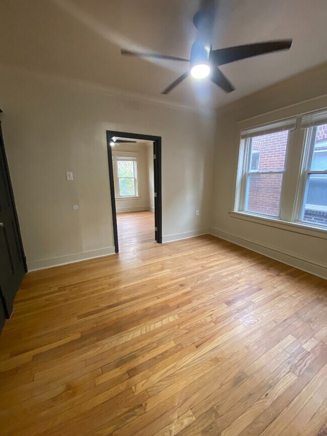 Building Photo - 2037B Maury