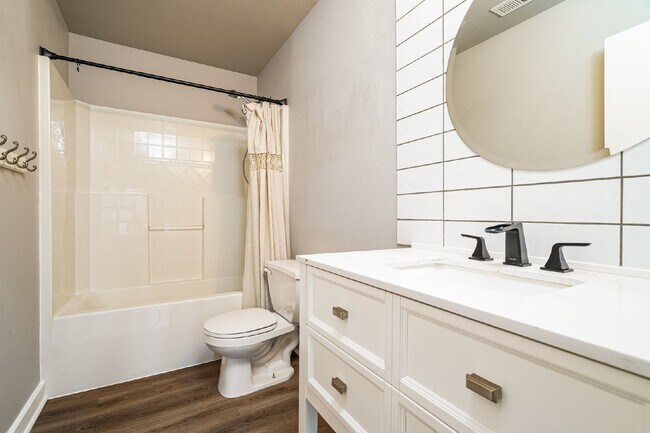 Building Photo - Updated 4 bedroom home in Devonshire neighborhood!