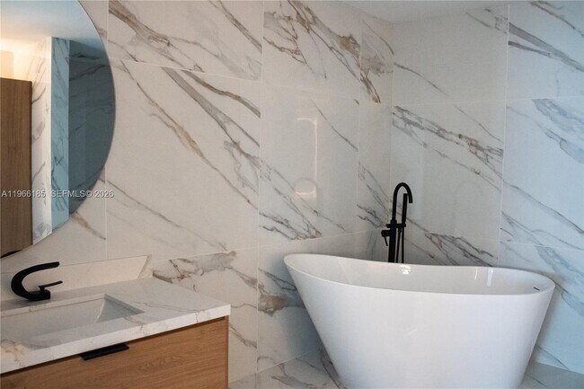 Building Photo - 10433 SW 118th Ct