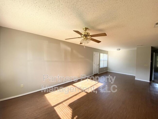 Building Photo - 1643 N Dawn Dr
