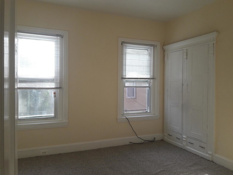 Bedroom - 1711 N Stillman St