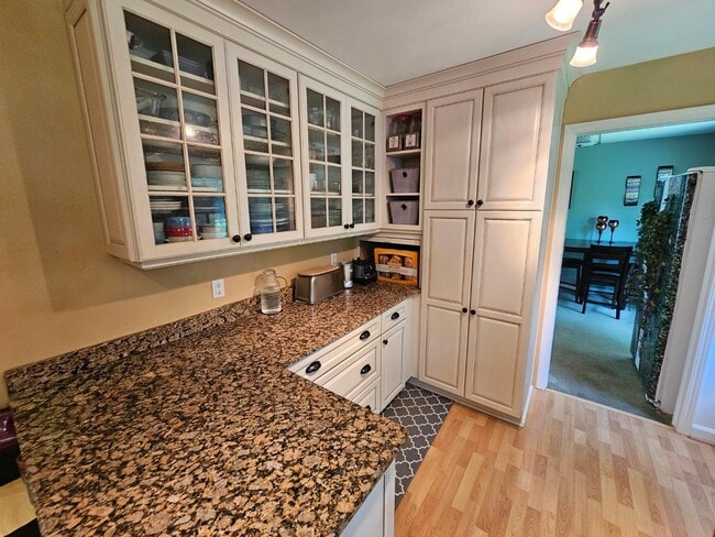 Building Photo - 625 Challedon Dr