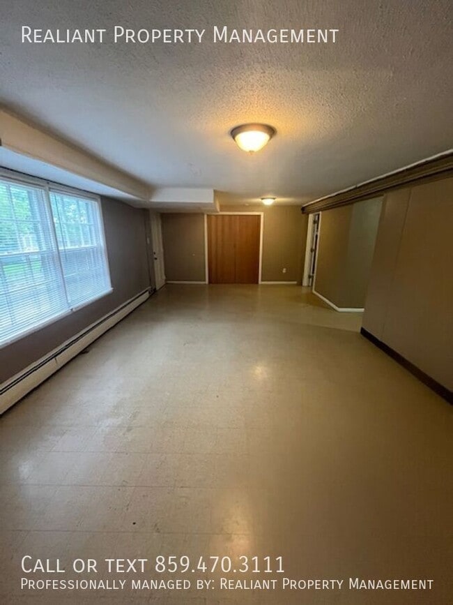 Building Photo - 310 Locust Heights