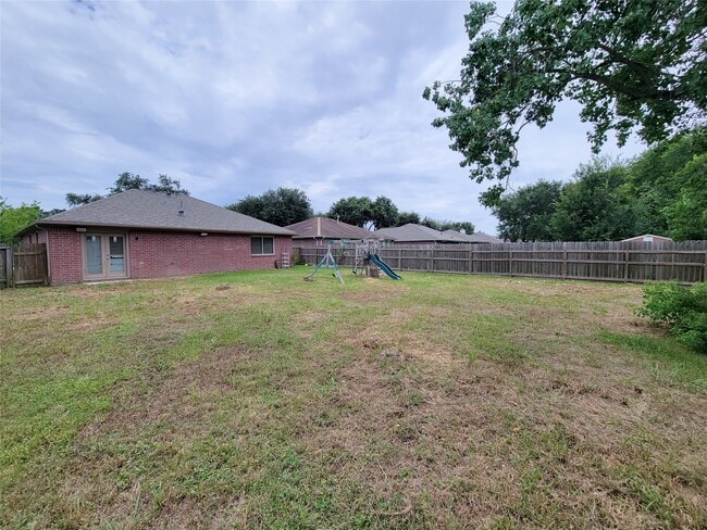 Building Photo - 16006 Hiram Clarke Rd