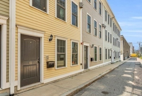 Building Photo - 83 Dresser St