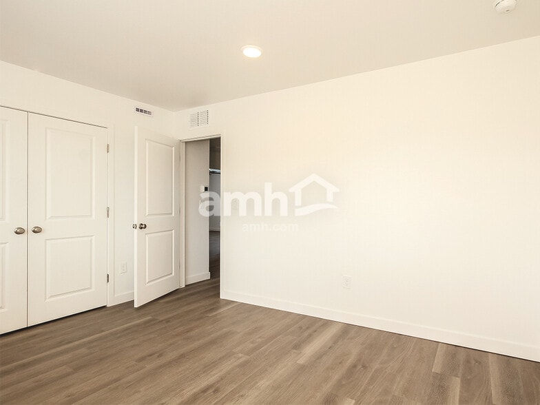 Building Photo - 20177 W Thomas Rd