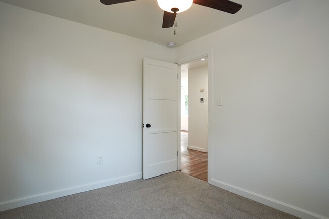 Building Photo - 4213 W Clark St