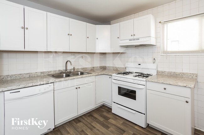 Building Photo - 1095 Ozment Dr