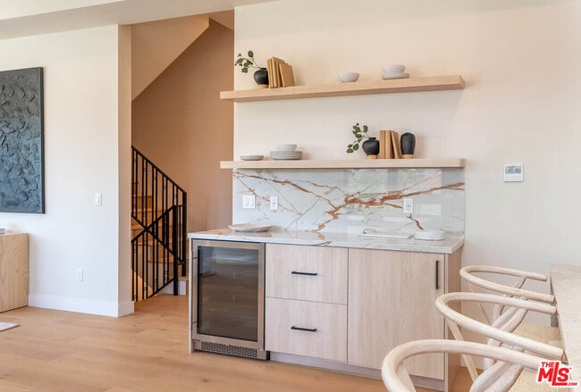 Building Photo - 1861 Barry Ave