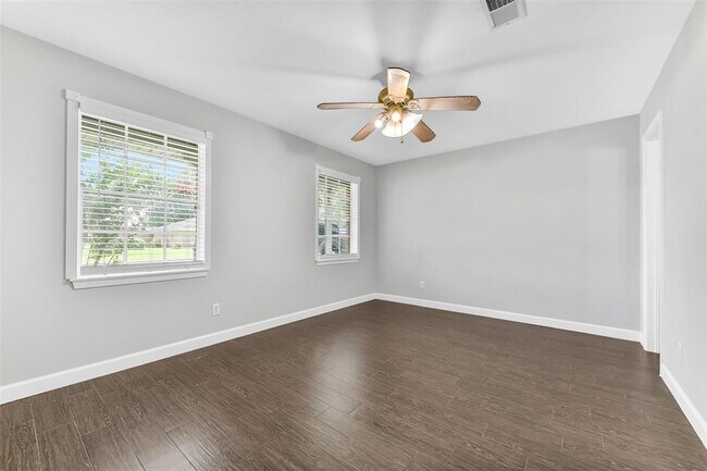 Building Photo - 206 Ron Cir