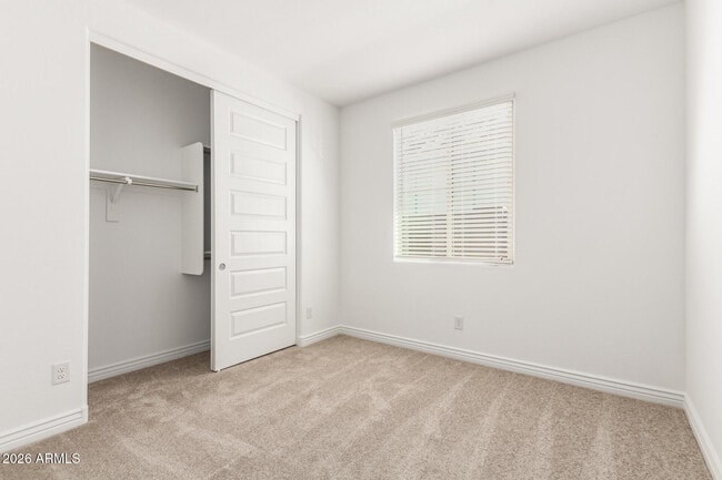 Building Photo - 10162 W Amelia Ave