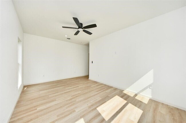 Building Photo - 600 Rd 5105