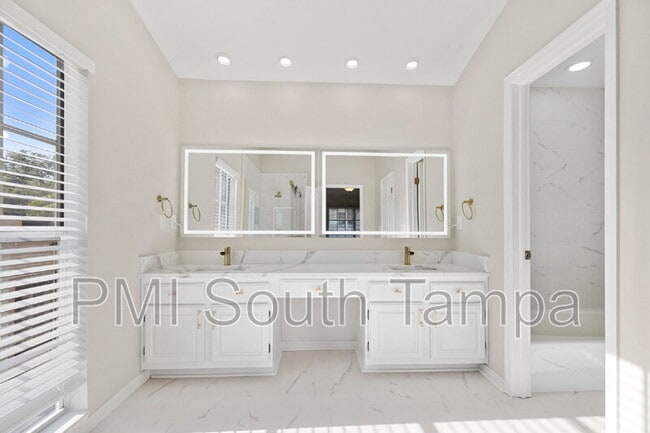 Building Photo - 3110 W Villa Rosa St