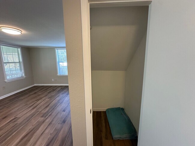 Building Photo - 15930 Hwy 64 E