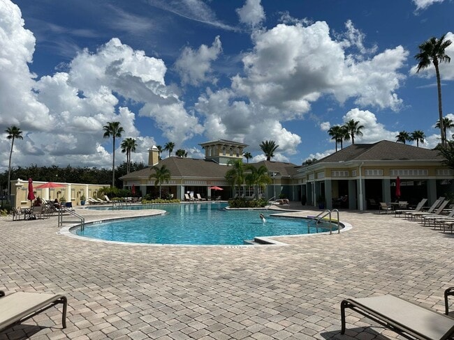 Building Photo - Lakeside at Lakes of Windermere, 3rd Floor...