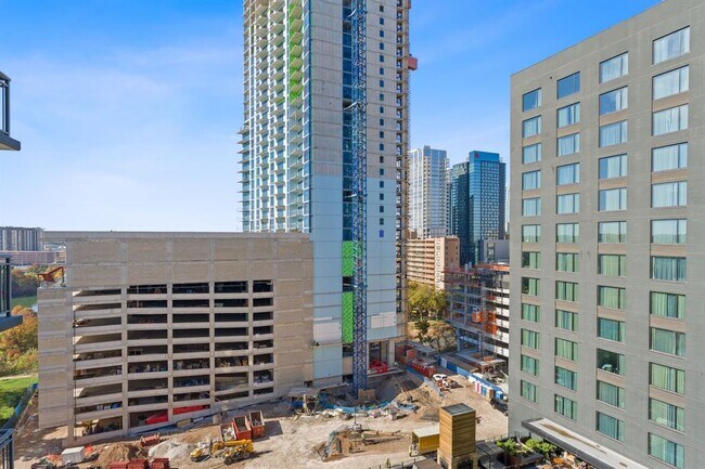 Building Photo - 603 Davis St