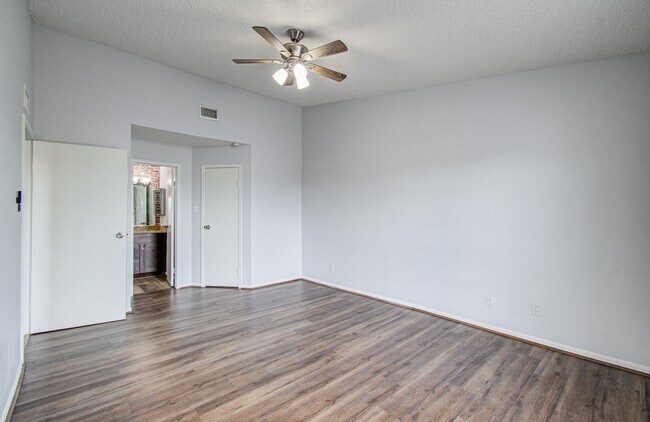 Building Photo - 10101 S Gessner Rd