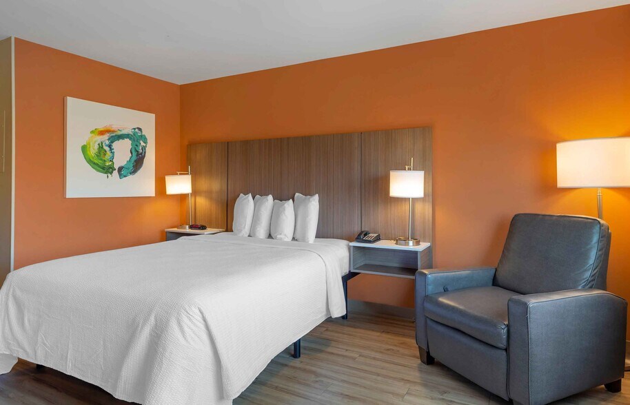 Building Photo - Furnished Studio-Providence - East Providence