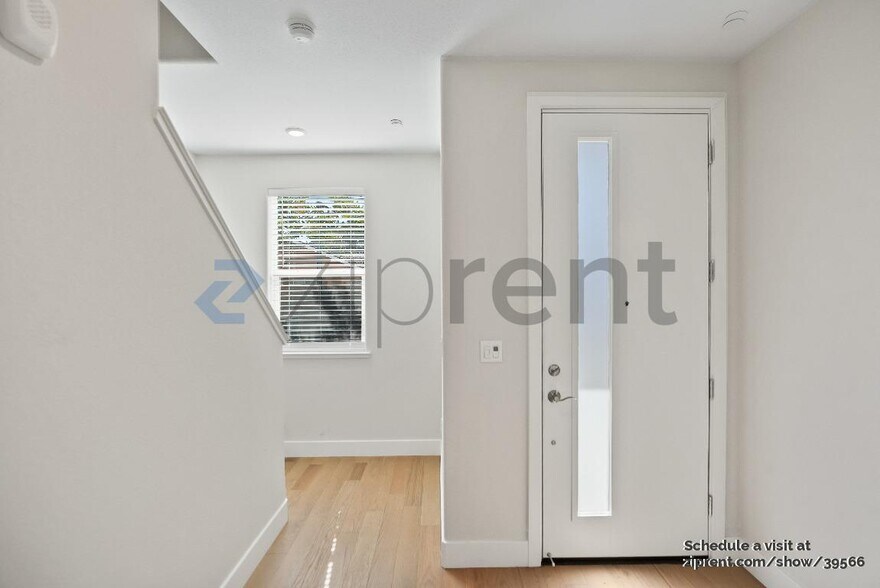 Building Photo - 587 Redberry Wy