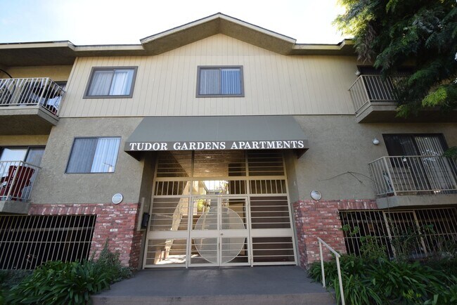 Primary Photo - 15128 Burbank Blvd