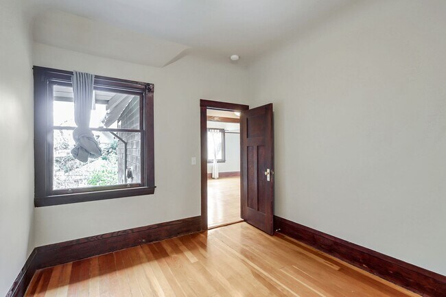 Building Photo - Perfect Blend of Piedmont Ave Energy & Tree-Lined Tranquility