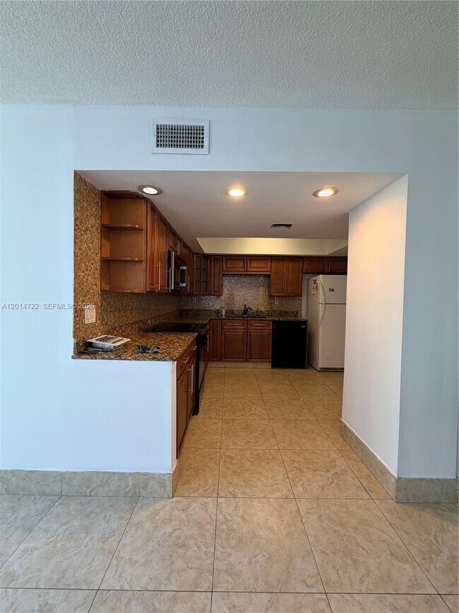 Building Photo - 2000 Atlantic Shores Blvd