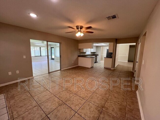 Building Photo - 360 Vincent Dr