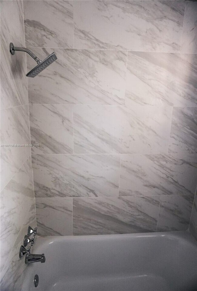 Building Photo - 327 SW 20th St