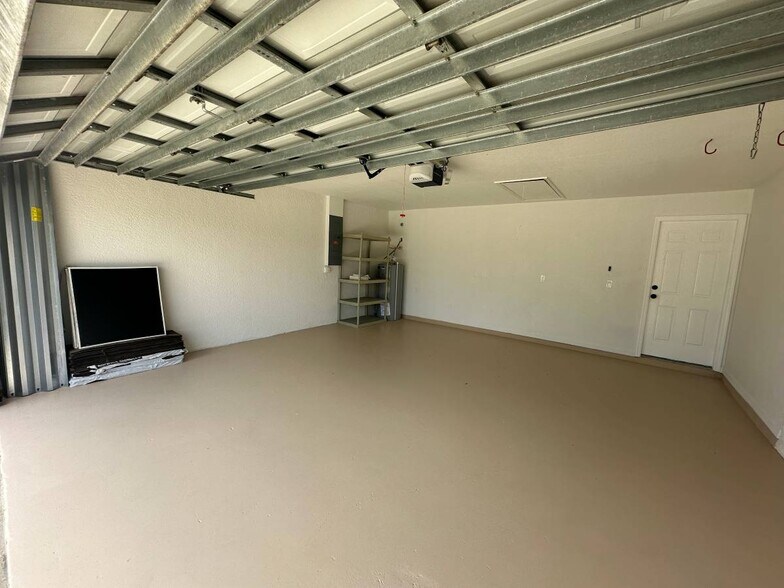 Building Photo - 1603 NE 34th Ln